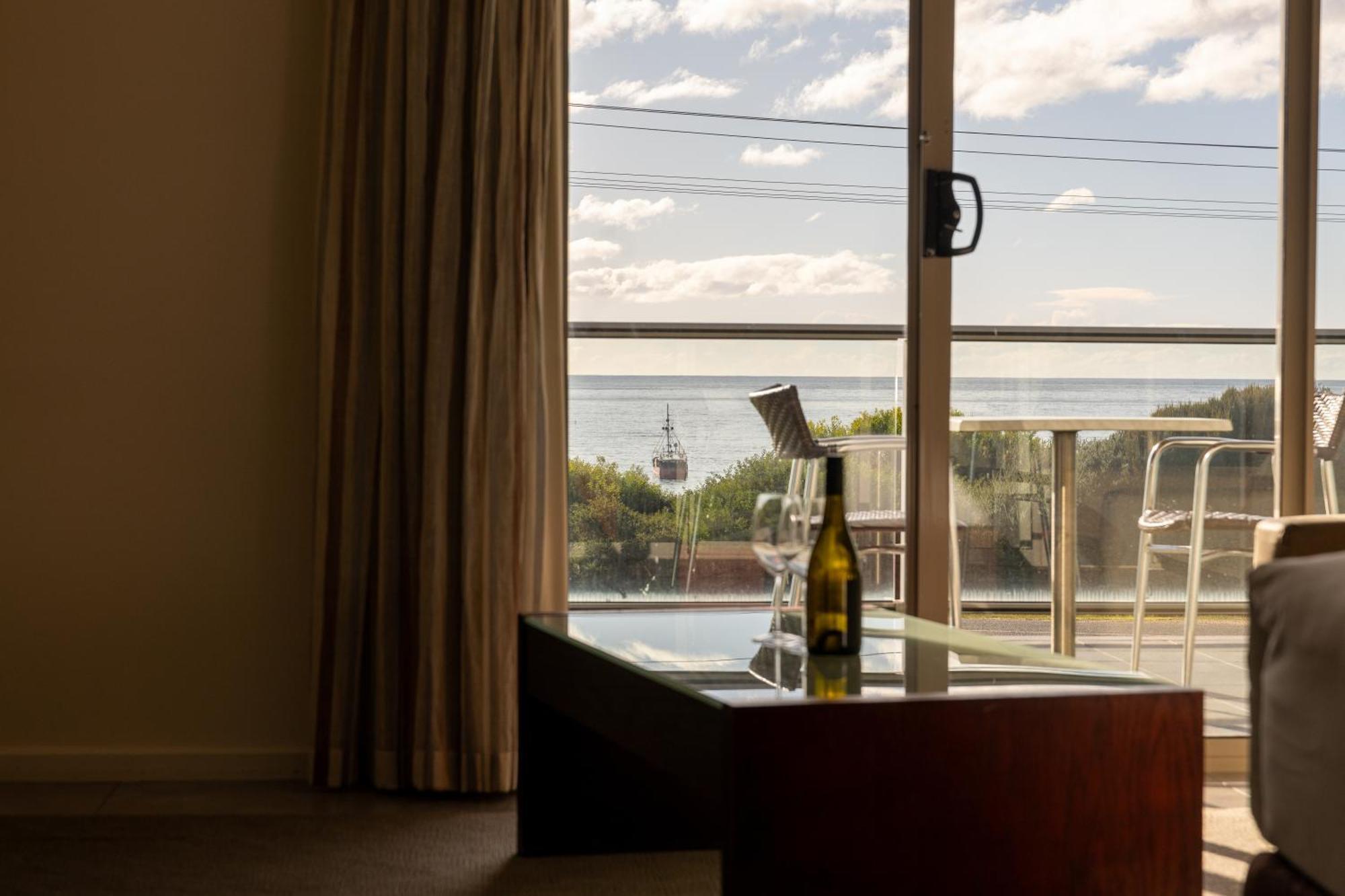 Beachfront Бичено Экстерьер фото
